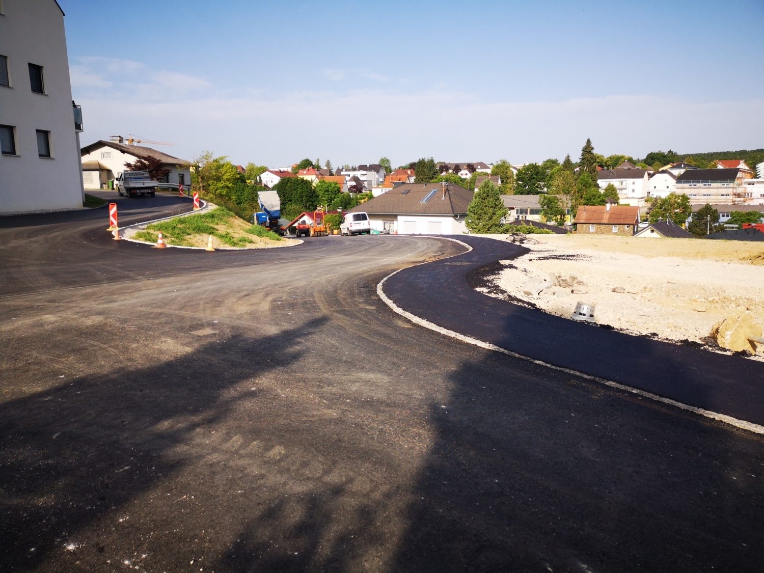 STRASSENBAU